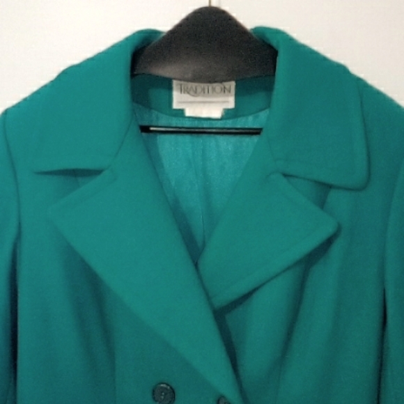 Traditional green long wool coat - Picture 2 of 7